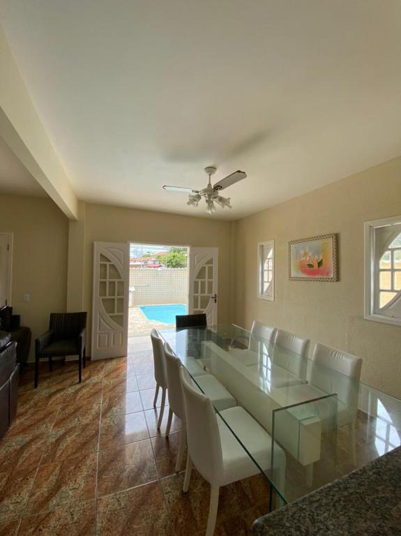  casa com 3 suítes em cabo frio-RJ