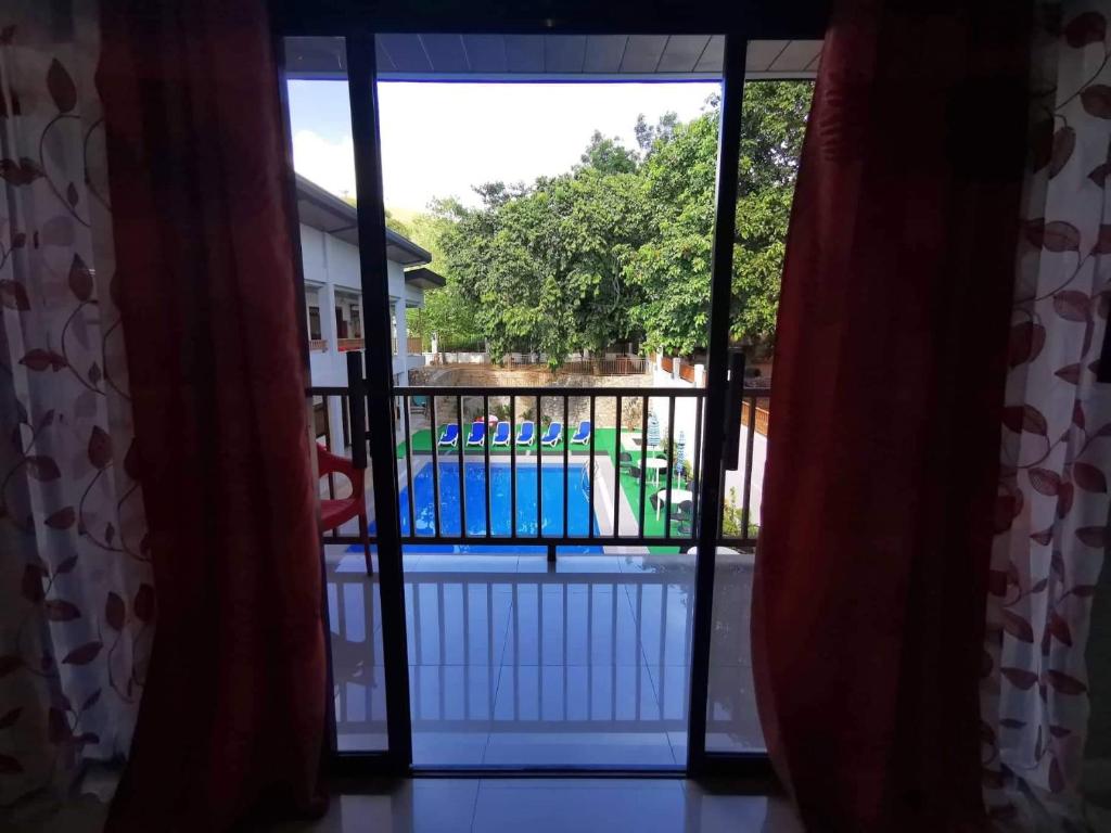 Bazén v ubytování Charms Hotel nebo v jeho okolí