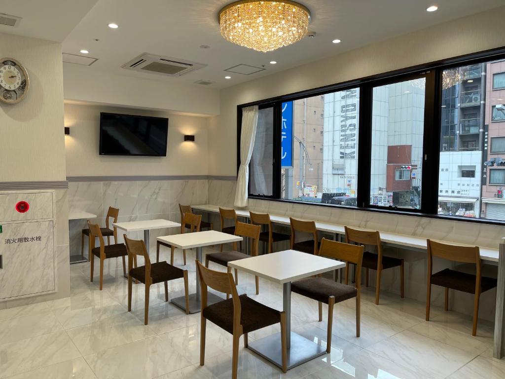 TV a/nebo společenská místnost v ubytování Okachimachi Urban Hotel