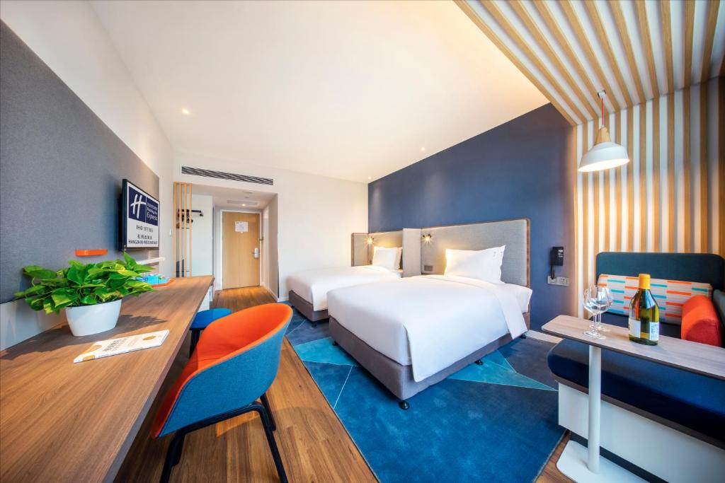 Holiday Inn Express Hangzhou Westlake East by IHGにあるベッド