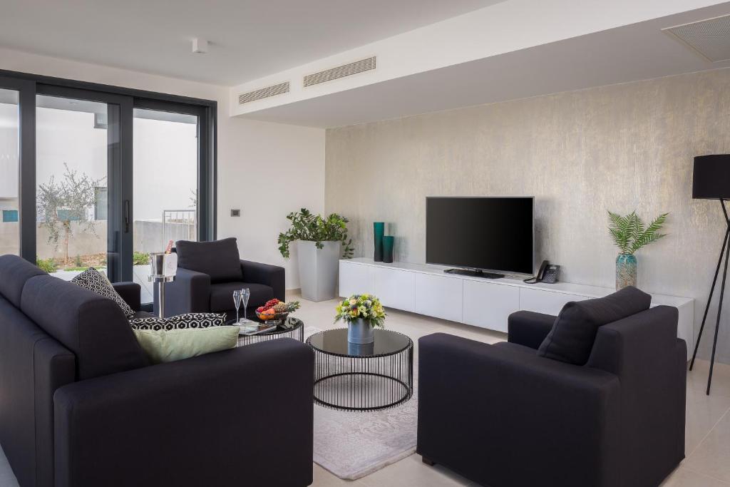 Televízia a/alebo spoločenská miestnosť v ubytovaní Villas Baotić