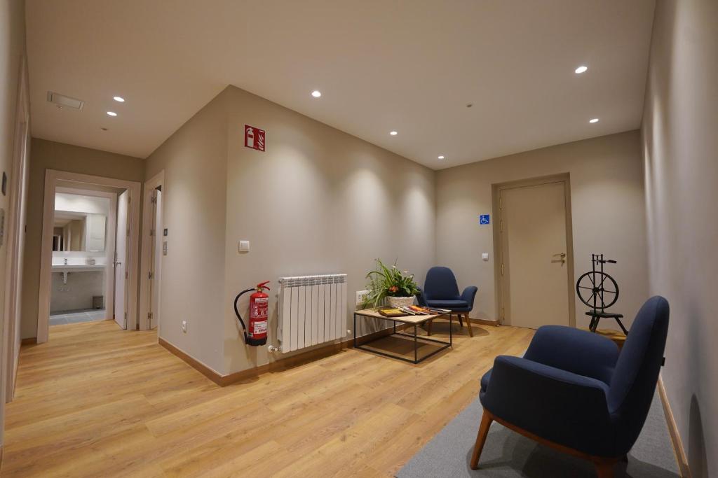 Posezení v ubytování Larrion Hostal - Ostatua