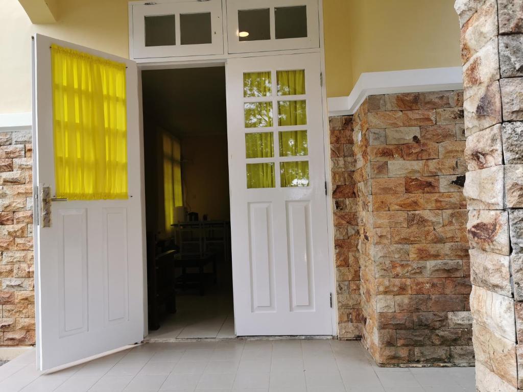 Villa kota bunga cipanas 3 kamar baru renovasi full wifi - Villa Con Vista Al Jardín