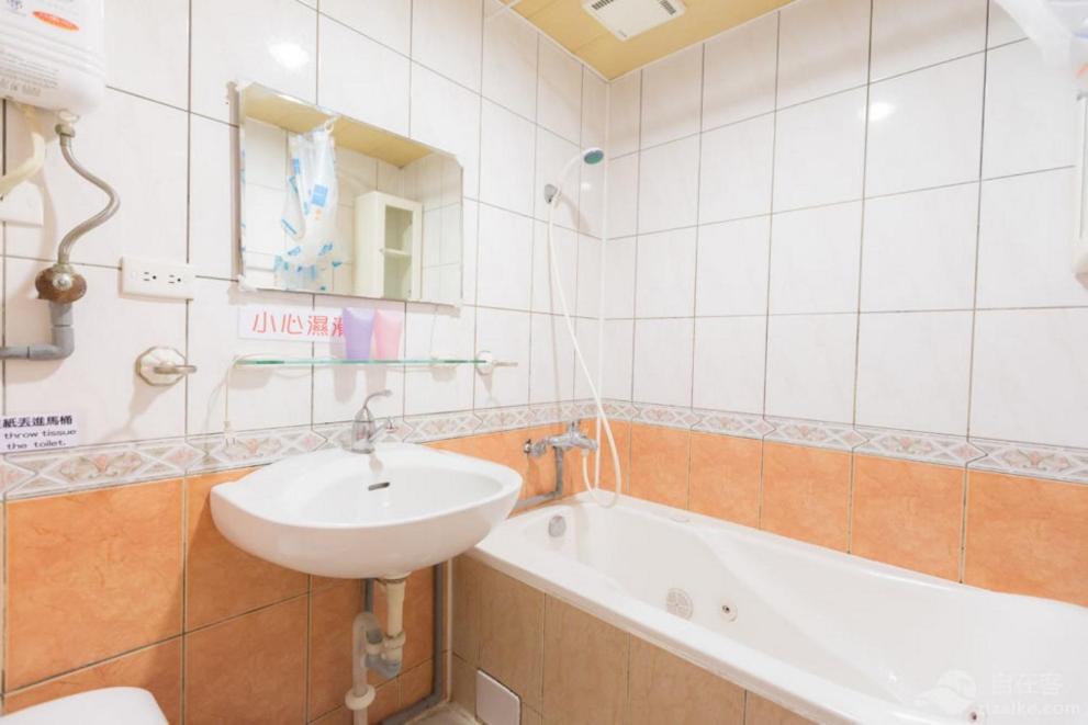Koupelna v ubytování MB Hotel