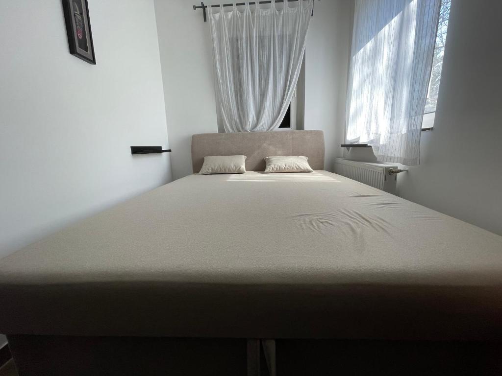 Posteľ alebo postele v izbe v ubytovaní Smeraldo Villa