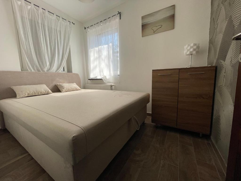 Posteľ alebo postele v izbe v ubytovaní Smeraldo Villa