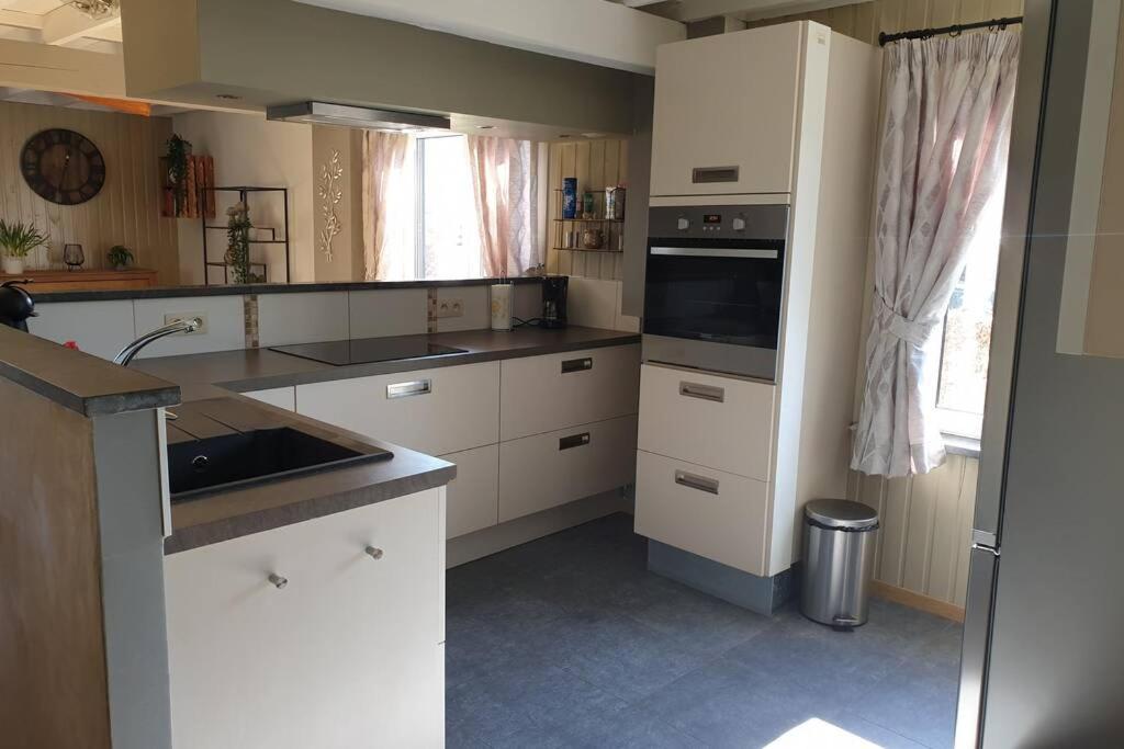 Kuchyň nebo kuchyňský kout v ubytování Gîte de charme en Ardennes