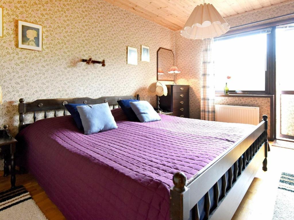 Postel nebo postele na pokoji v ubytování 4 person holiday home in LYSEKIL-By Traum