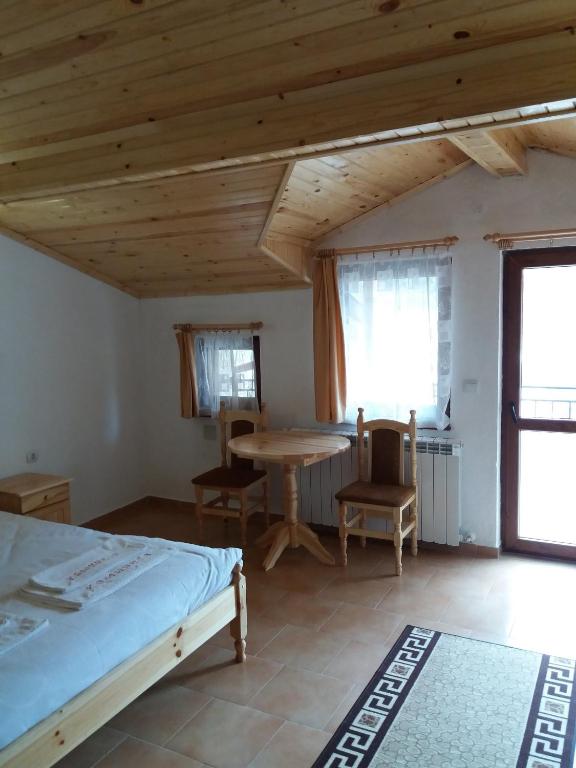 Къща за гости Камината - Deluxe Double Room With Balcony