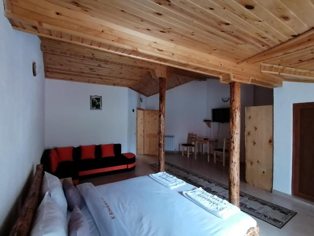 Къща за гости Камината - Double Room With Balcony (2 Adults + 1 Child)
