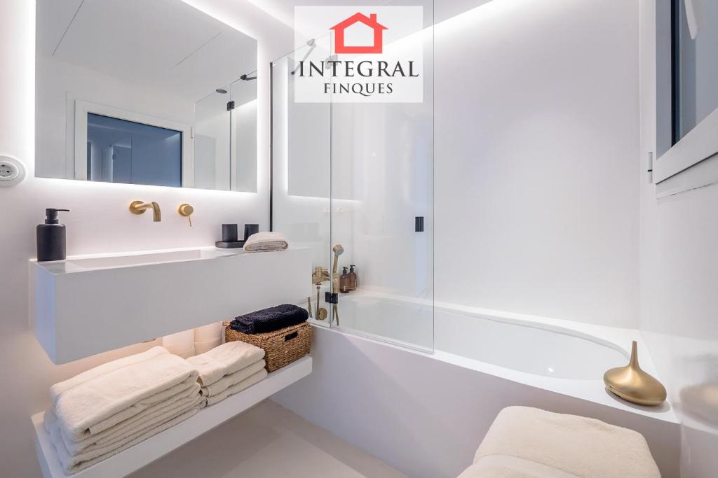 A bathroom at Palamós Moonlight Apartment
