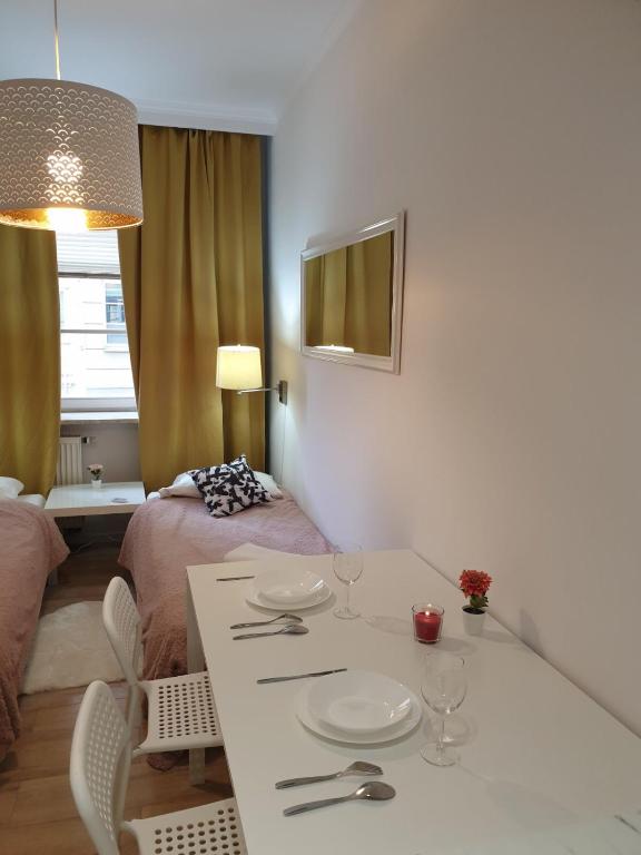 Fotografia z galérie ubytovania Stadion Narodowy Warszawa UNIT ApartmentMini noclegi Super lokalizacja przy Metro MiniStudio with private banthroom vo Varšave