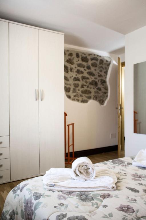 A bed or beds in a room at Apartment Casa Rasat-1 by Interhome