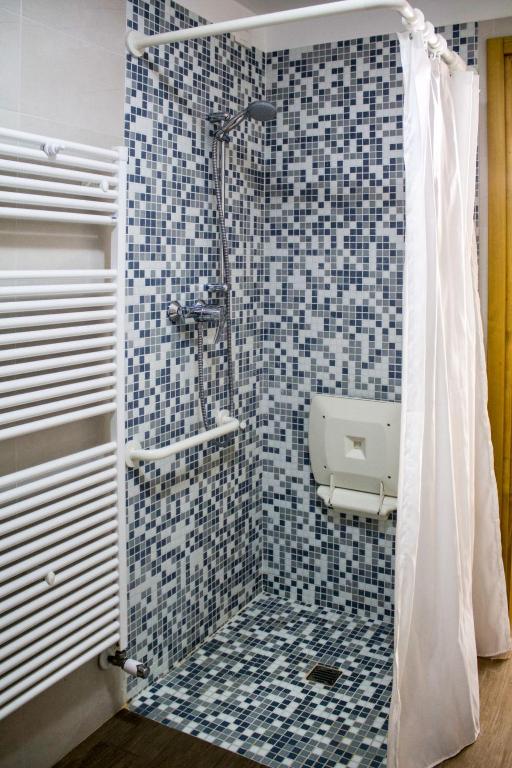 A bathroom at Apartment Casa Rasat-1 by Interhome