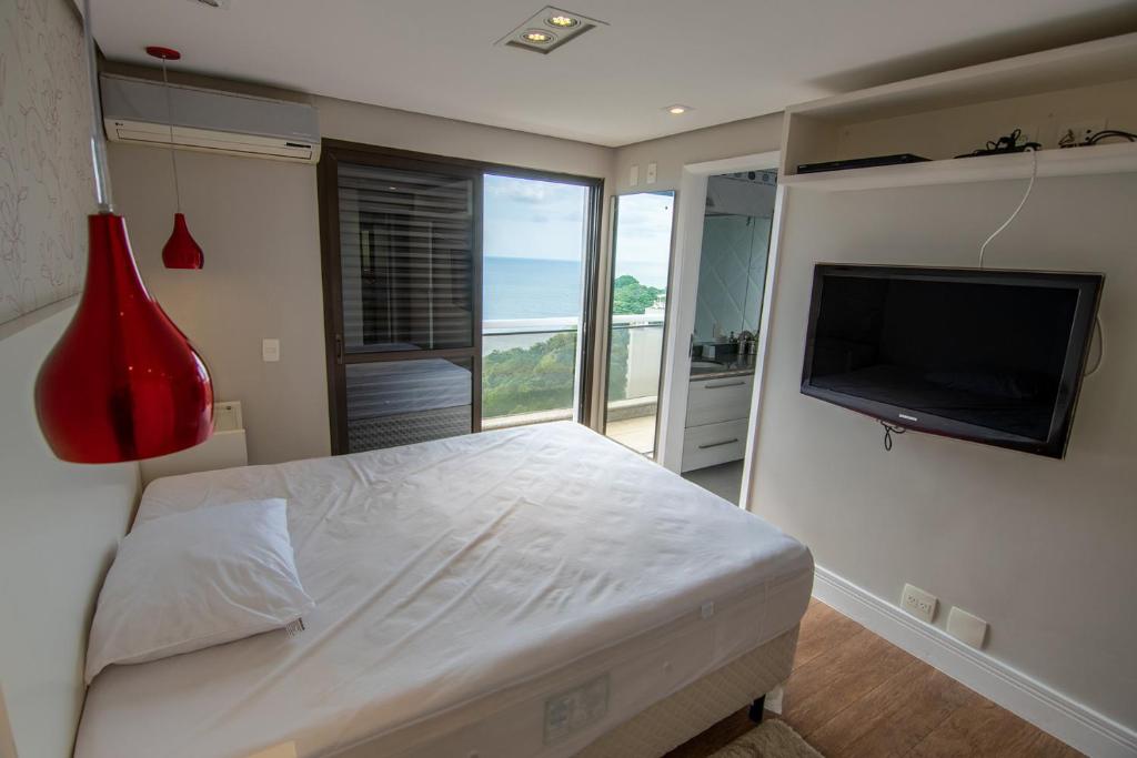  Ap com WiFi piscina e praia privativa no Guaruja