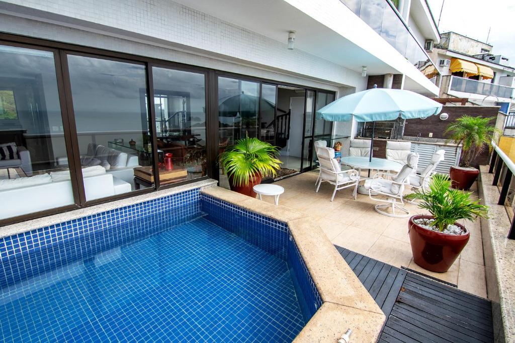  Ap com WiFi piscina e praia privativa no Guaruja