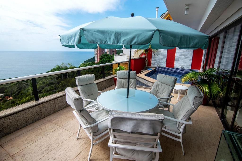  Ap com WiFi piscina e praia privativa no Guaruja