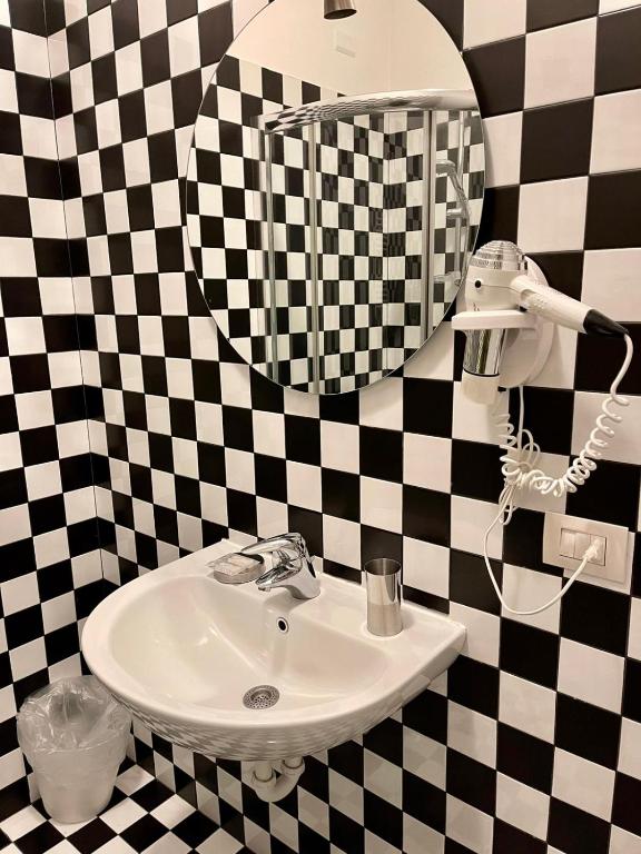 Easy Milano - Rooms and Apartments Navigli - Resim 40