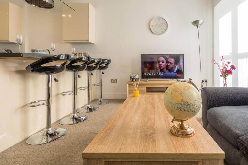 Modern York City Centre Apartment With Free Gated Parking