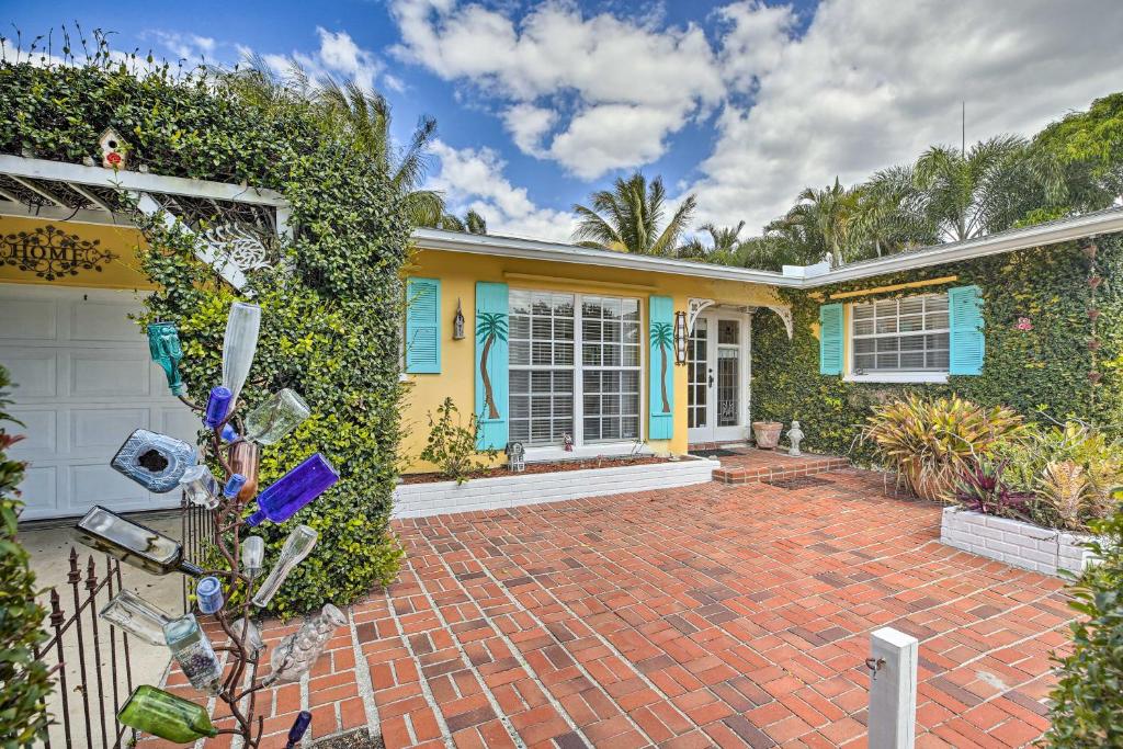 Cute Cape Coral Escape with Yard Less Than 1 Mi to Downtown! - Housity