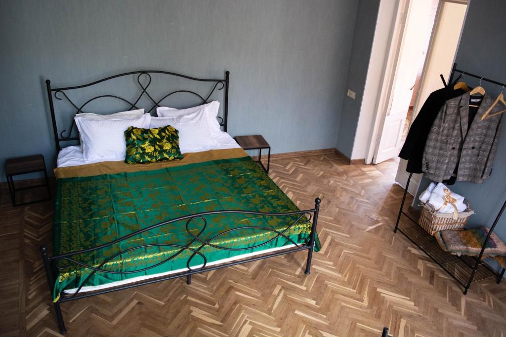 Postel nebo postele na pokoji v ubytování Sunflower Hotel