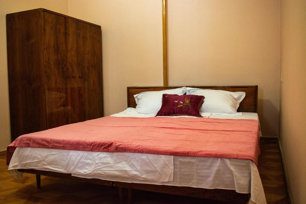 Postel nebo postele na pokoji v ubytování Sunflower Hotel