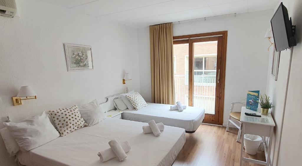 Postel nebo postele na pokoji v ubytování Hotel Mireia