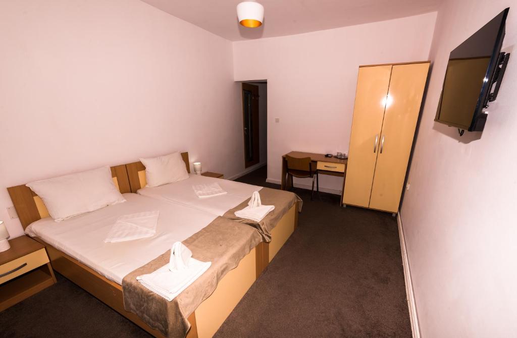 Postel nebo postele na pokoji v ubytování MANEA Orsova