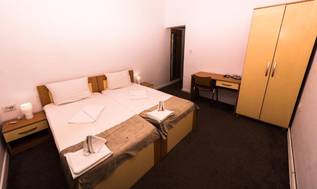 Postel nebo postele na pokoji v ubytování MANEA Orsova