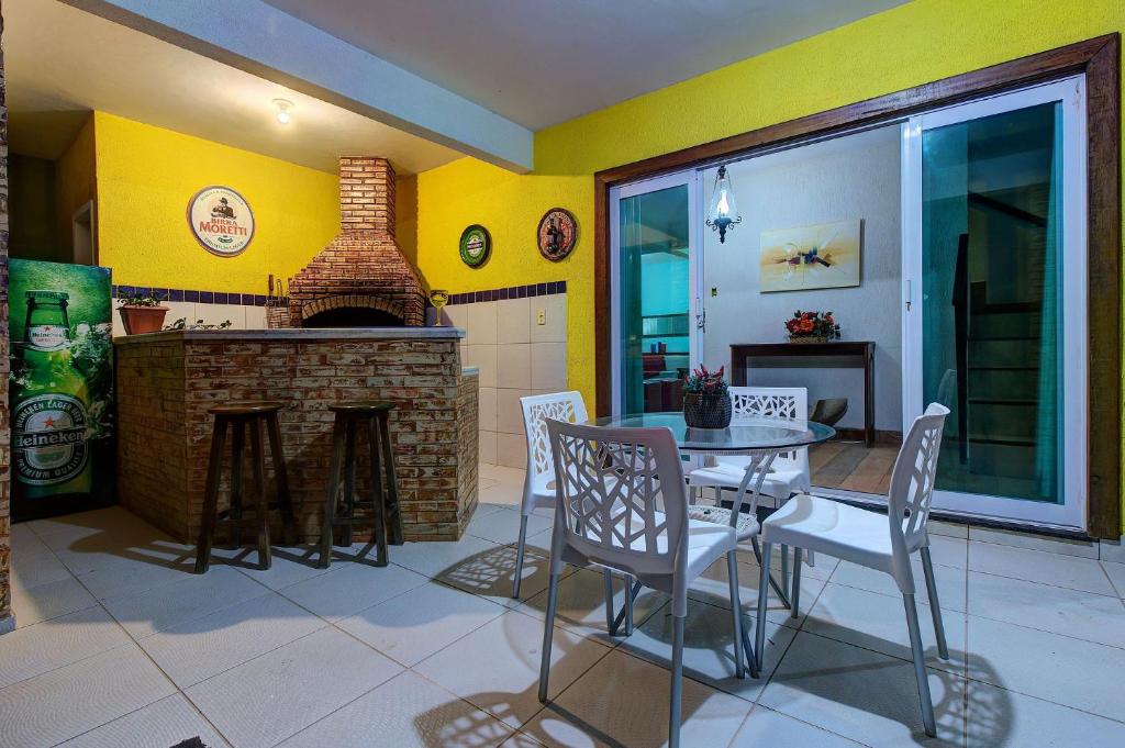  Casa amarela em Porto das Dunas by Carpediem