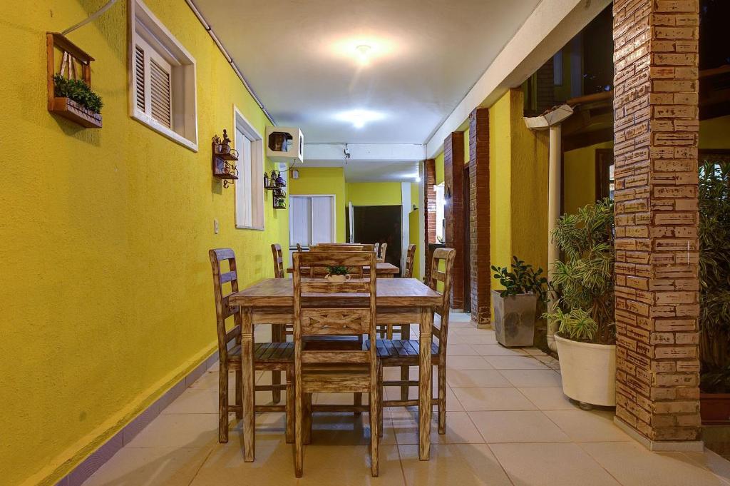  Casa amarela em Porto das Dunas by Carpediem