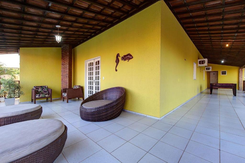  Casa amarela em Porto das Dunas by Carpediem