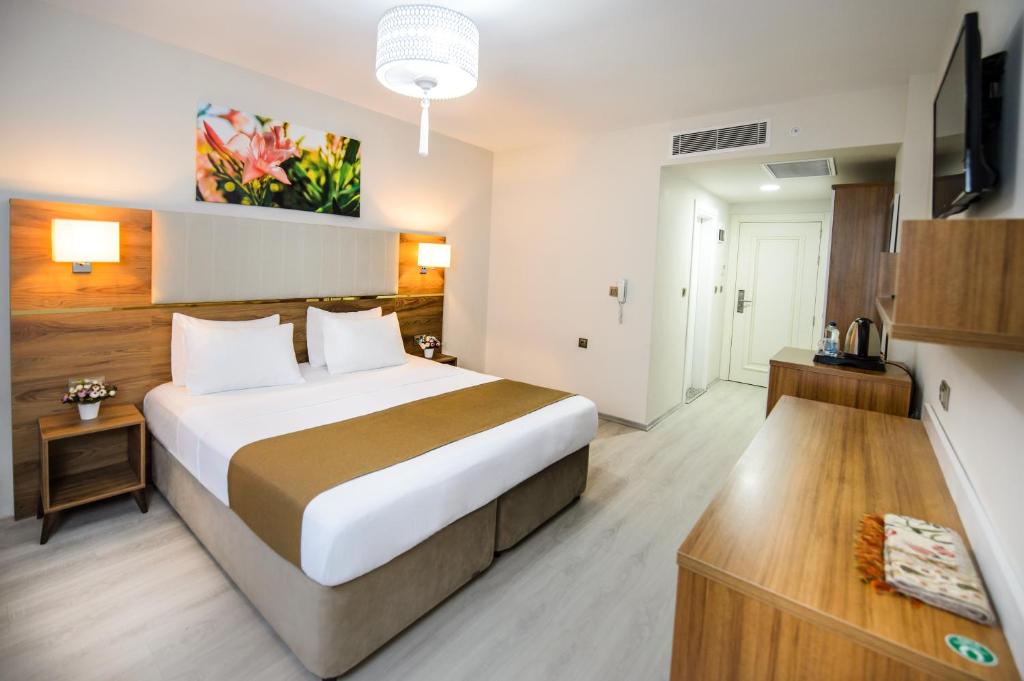 White House Hotel - Salle Double De Base Avec Vue Sur La Mer Partielle
