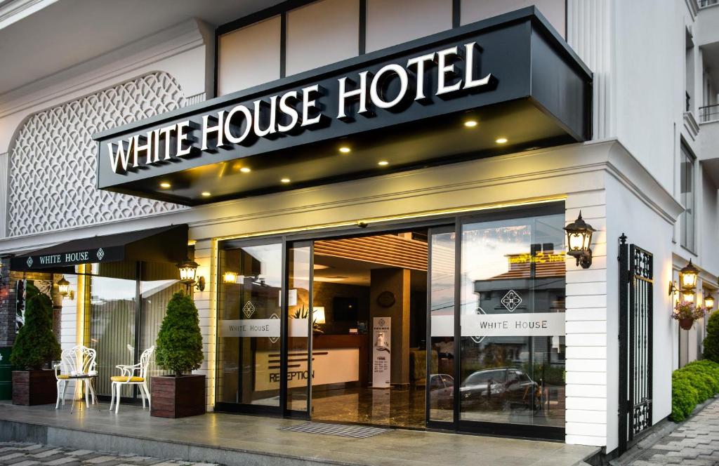 فضای داخلی White House Hotel در طرابزون - تصویر ۳