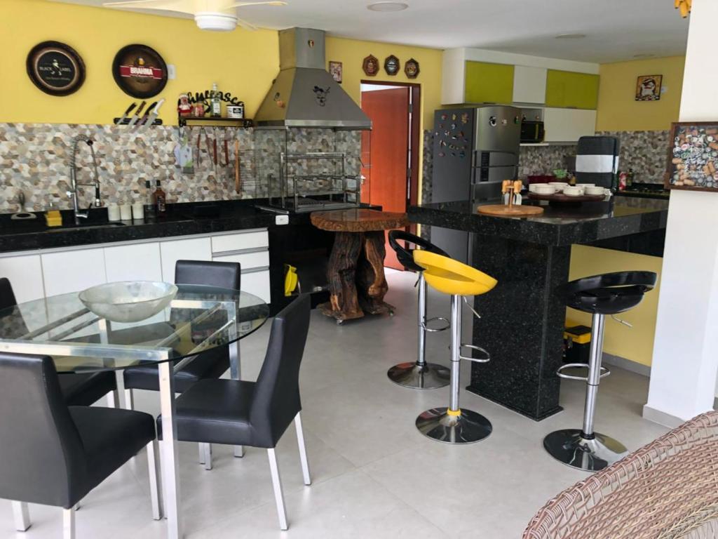  Casa de Luxo na Praia Cocanha - Condomínio Fechado