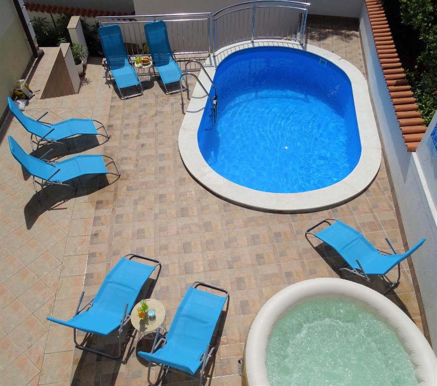 Bazén v ubytování Crikvenica Apartment 16 nebo v jeho okolí