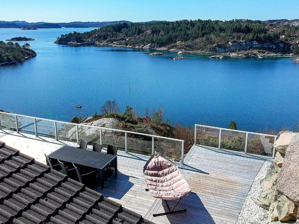 a view of a lake with a table and an umbrella at Holiday home FITJAR in Fitjar