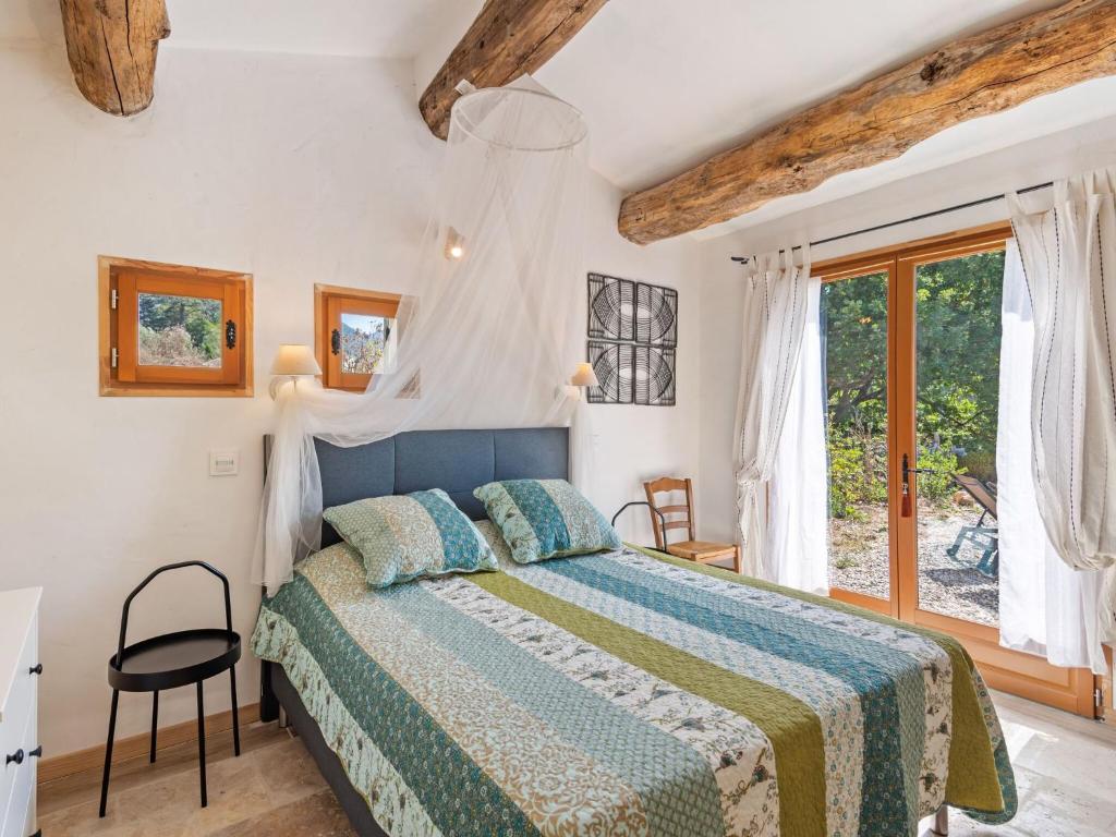 Postel nebo postele na pokoji v ubytování Villa in Bargemon with Pool and Mountain Views