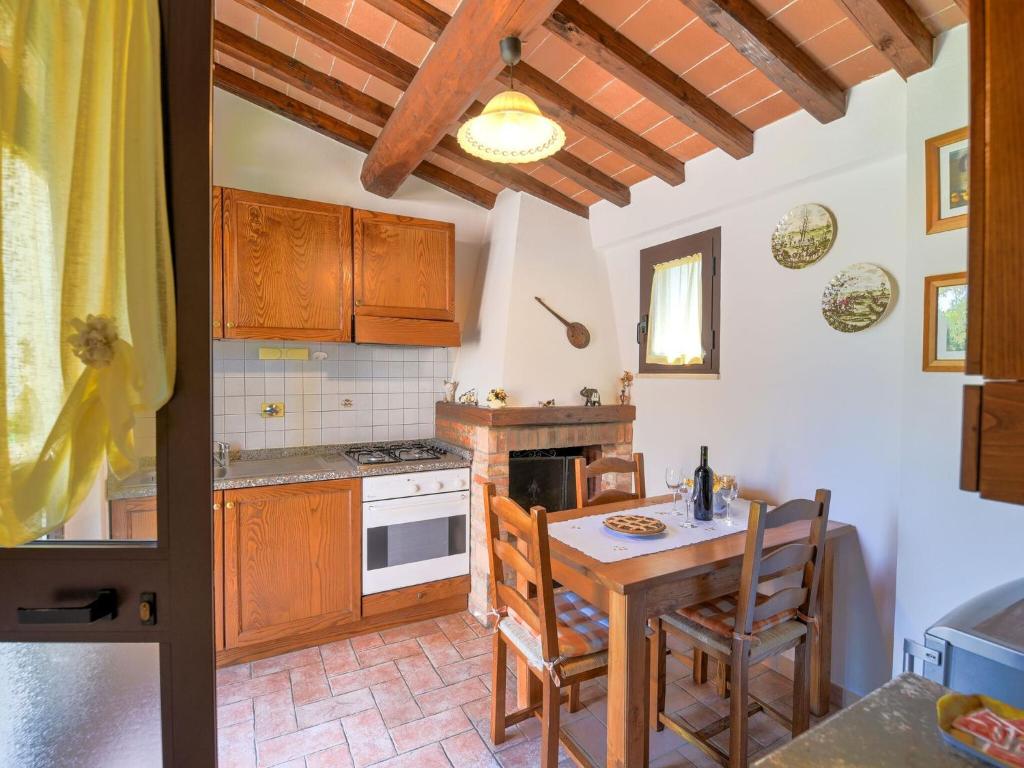 Kuchyň nebo kuchyňský kout v ubytování Holiday Home in Tuscany with Pool