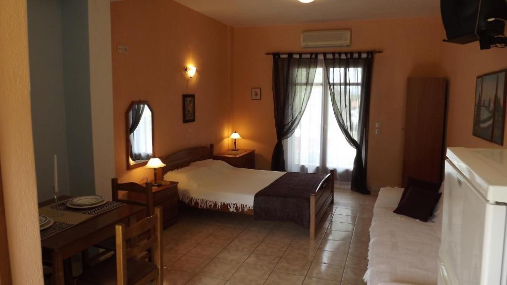 Postel nebo postele na pokoji v ubytování Pefka Studios & Apartments