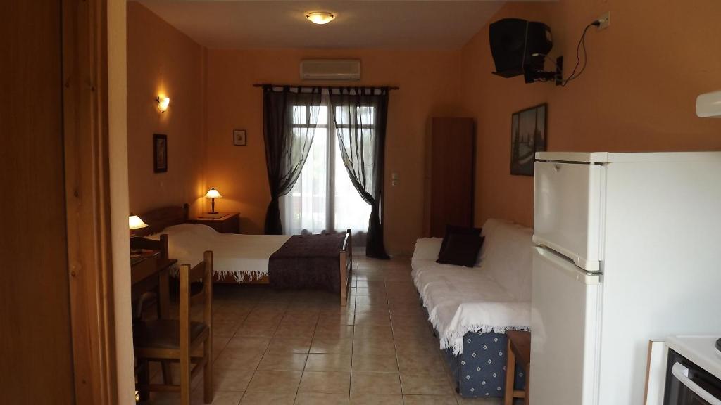 Postel nebo postele na pokoji v ubytování Pefka Studios & Apartments