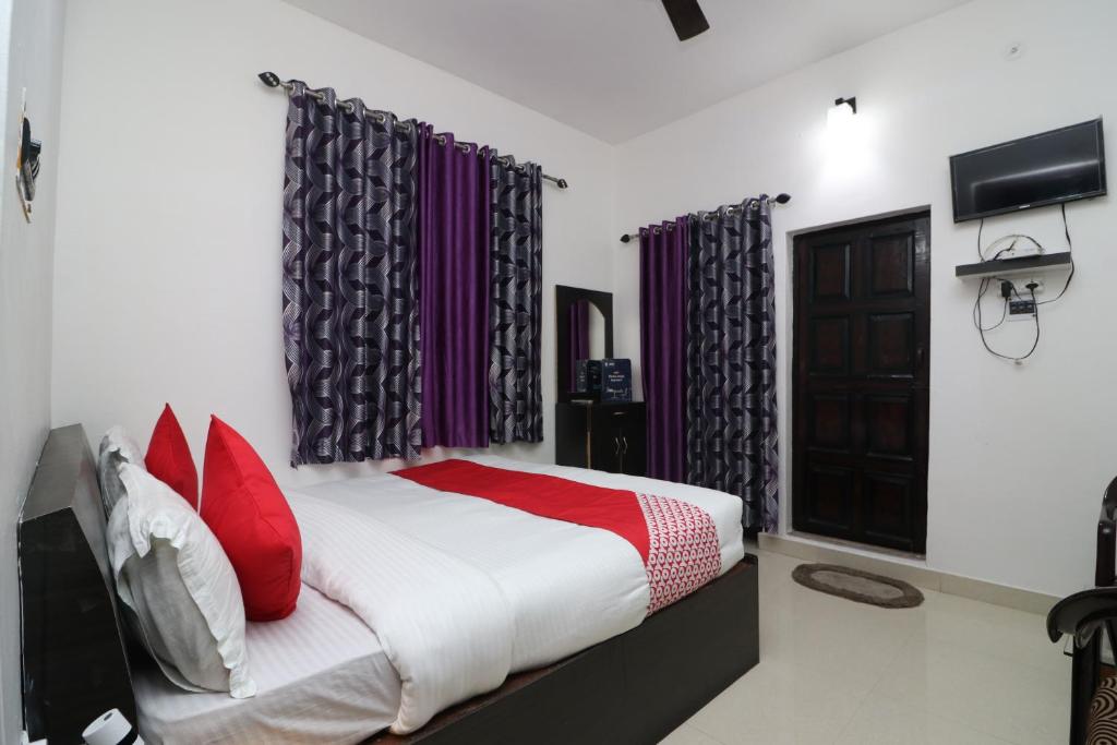 HOTEL POLOMAX - Deluxe Double Room (2 Adults + 1 Child)