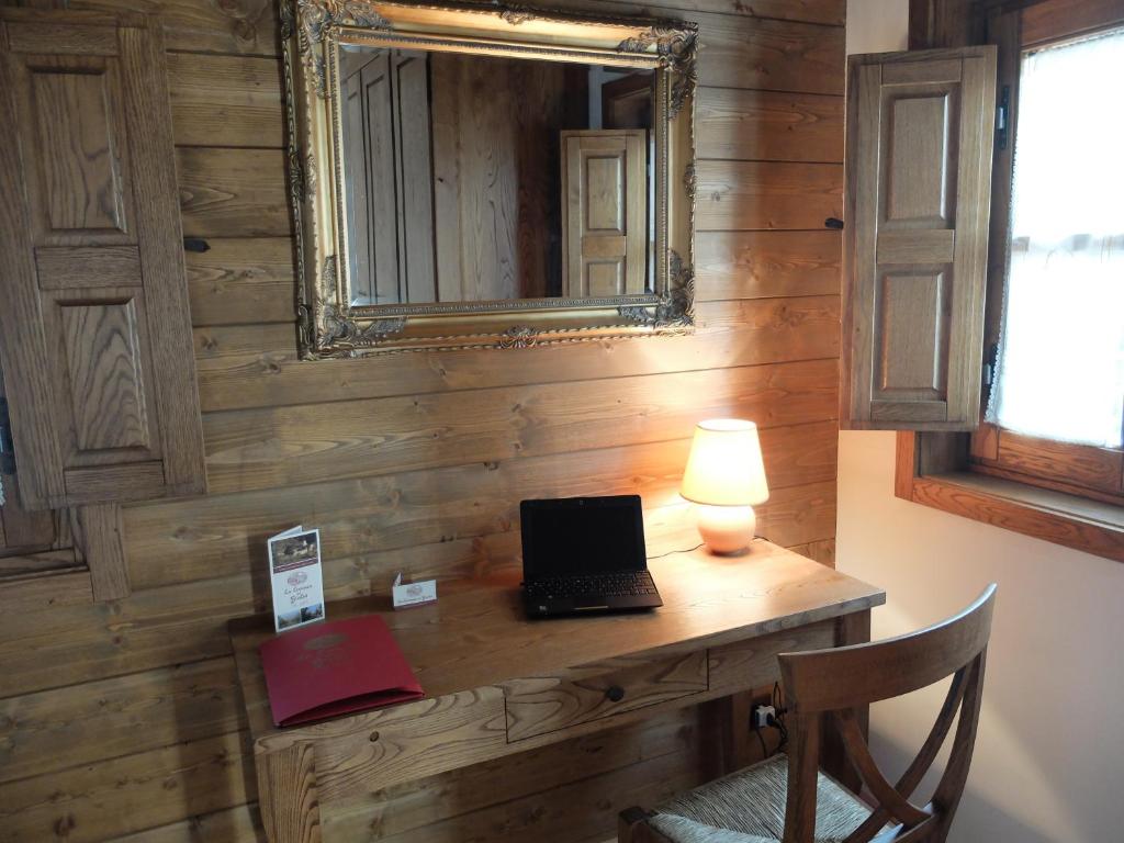 TV a/nebo společenská místnost v ubytování La Locanda di Giulia