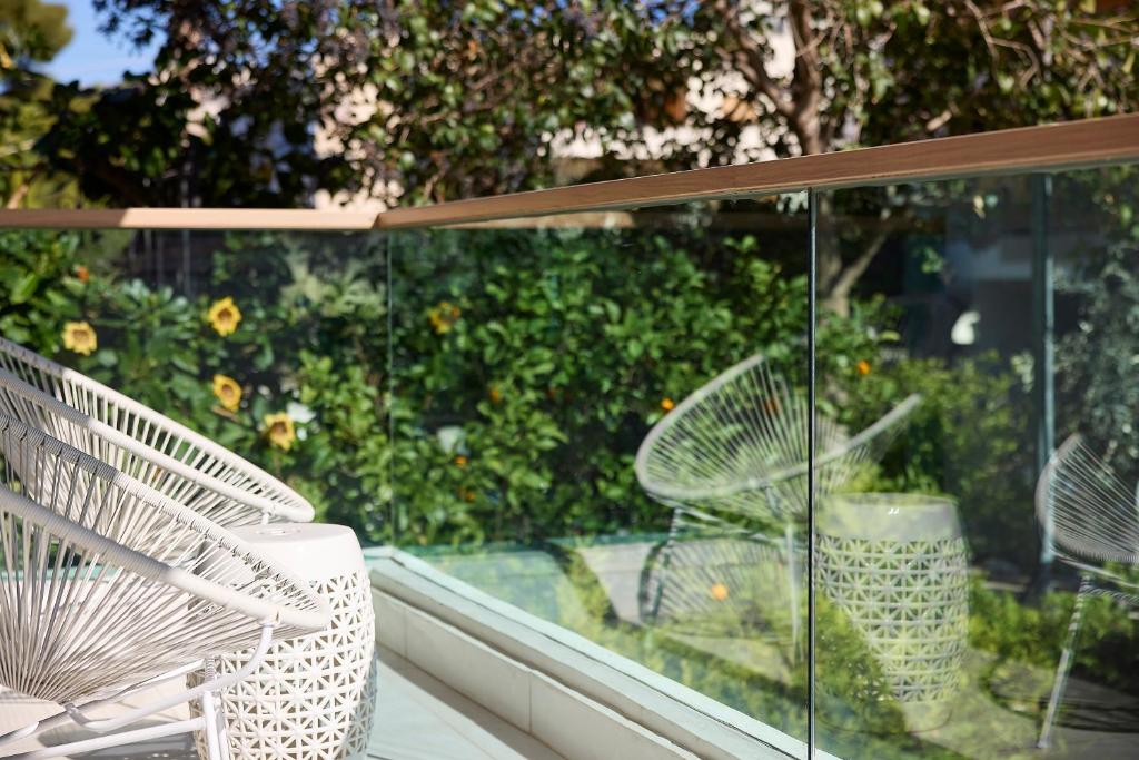 Vonkajšia záhrada v ubytovaní Elaia Luxury Condo Glyfada
