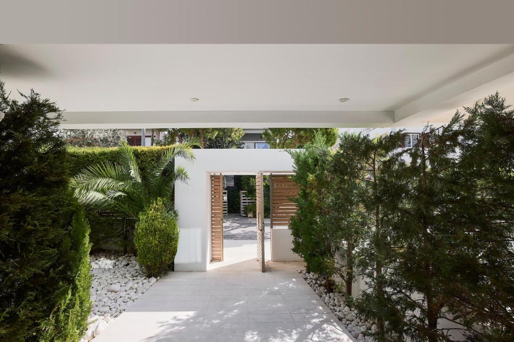 Vonkajšia záhrada v ubytovaní Elaia Luxury Condo Glyfada