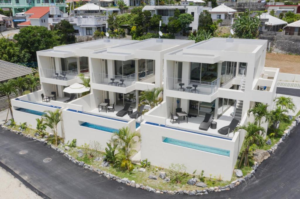 Der Swimmingpool an oder in der Nähe von KEN KEN VILLA YUUMODORO