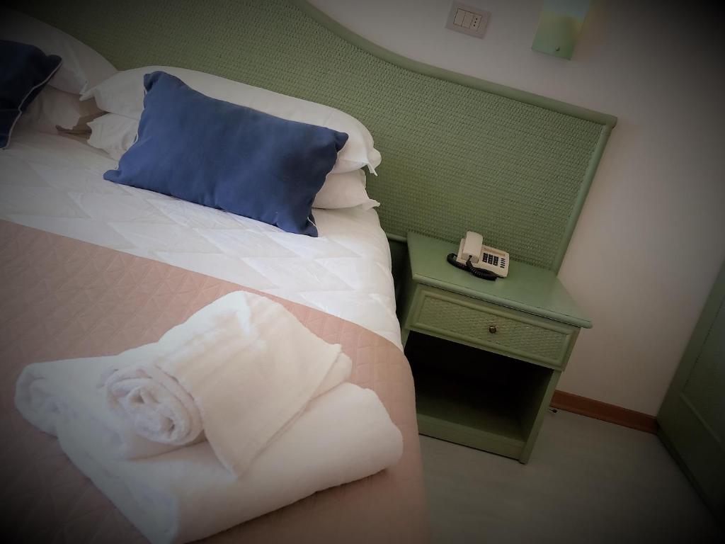 Postel nebo postele na pokoji v ubytování Hotel Capri