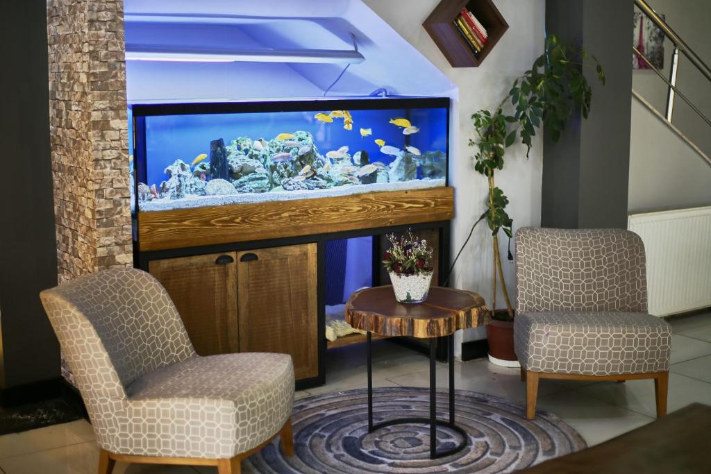 TV a/nebo společenská místnost v ubytování Zengin City Hotel