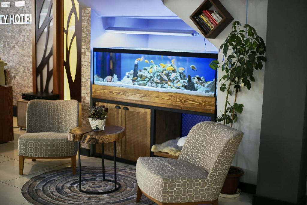 TV a/nebo společenská místnost v ubytování Zengin City Hotel