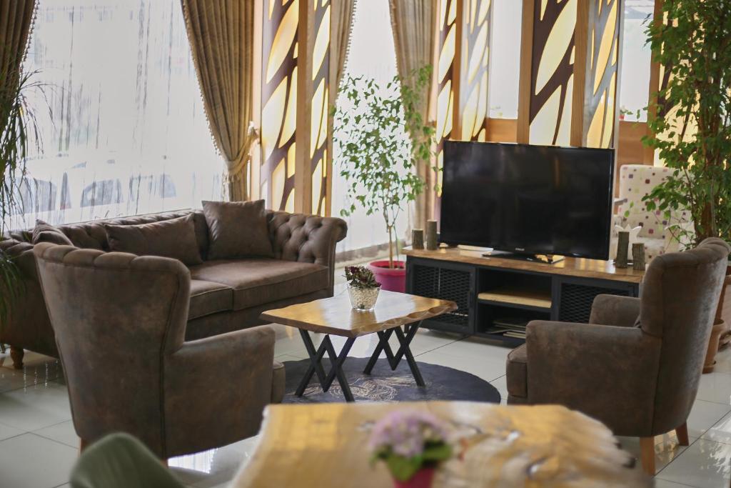TV a/nebo společenská místnost v ubytování Zengin City Hotel